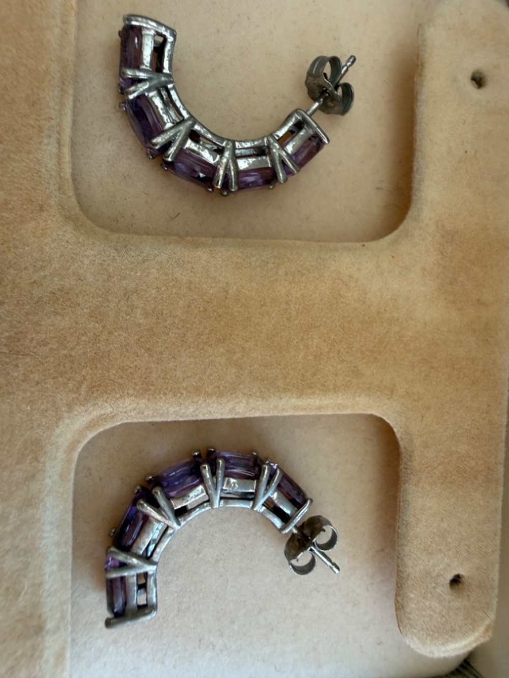 NEW BOXED BEAUTIFUL ZALES PIERCED SILVER & AMETHYST EARRINGS - Picture 4 of 6